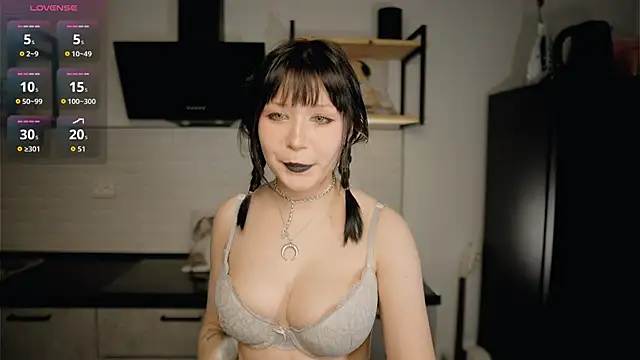 Snapshot of Nickari chatting on 02.06.26 Nickari online show from 02.06.26