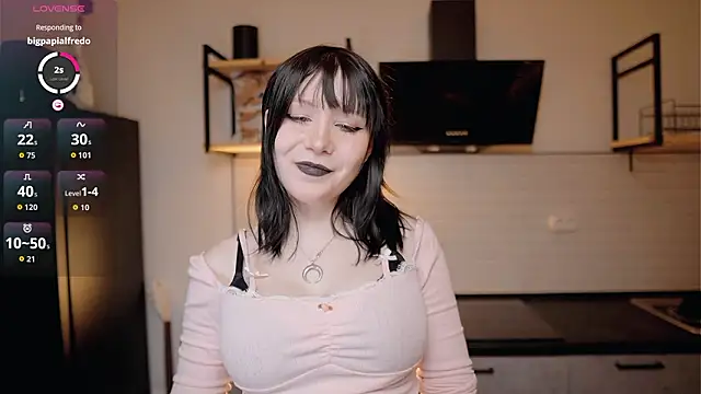 Snapshot of Nickari chatting on 02.08.26 Nickari online show from 02.08.26