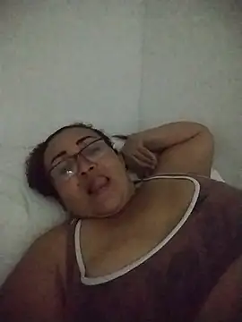 Nini Love  online show from 02.25.26