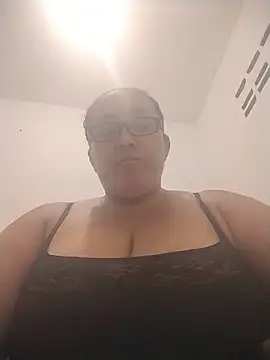 Snapshot of Nini_Love_ chatting on 06.22.26 Nini Love online show from 06.22.26