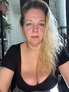 JenniferCarmen online show from 06.04.26