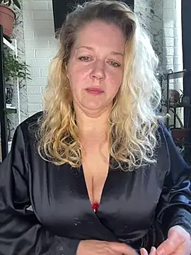 JenniferCarmen online show from 06.05.26