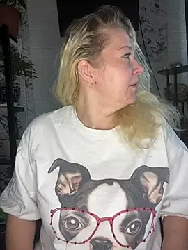 JenniferCarmen online show from 06.11.26