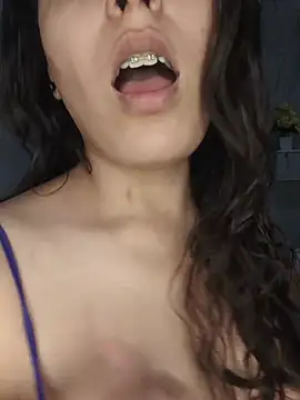 Snapshot of SubmissiveKaur chatting on 06.03.26 SubmissiveKaur online show from 06.03.26