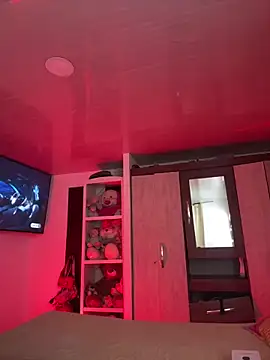 Snapshot of Aurora_Dolce chatting on 12.18.25 Aurora Dolce online show from 12.18.25