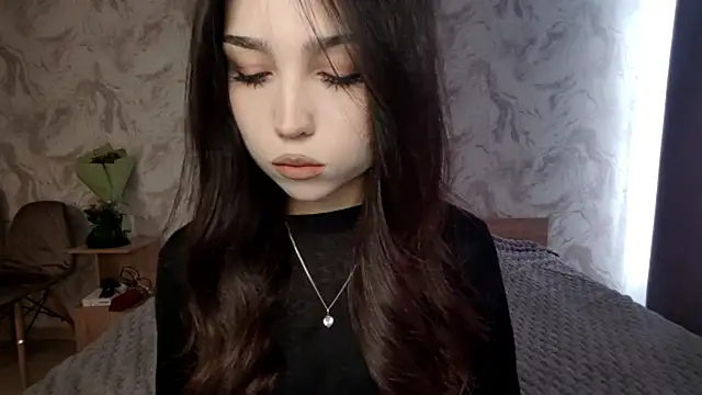 Qwami Amie online show from 04.13.26