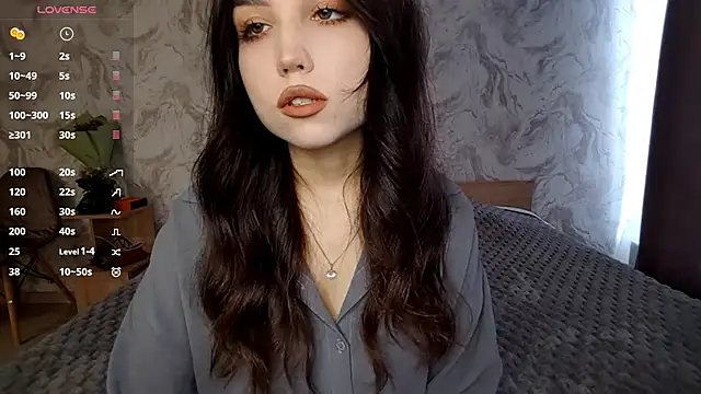 Qwami Amie online show from 04.17.26