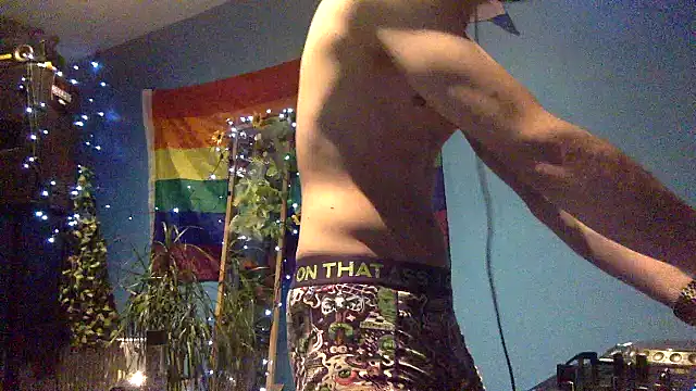 Snapshot of nutt_max chatting on 12.23.25 nutt max online show from 12.23.25