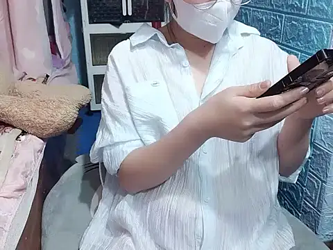 Snapshot of Yumi69 chatting on 12.16.25 Yumi69 online show from 12.16.25