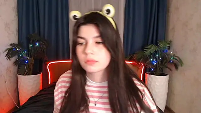 KisaModel online show from 12.15.25