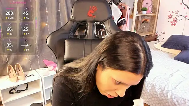 Nicole Pars online show from 12.18.25