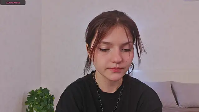 NyraVesperis online show from 04.22.26