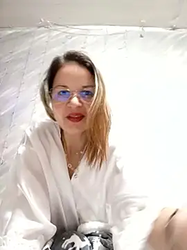 Snapshot of NikkyNatural chatting on 12.16.25 NikkyNatural online show from 12.16.25