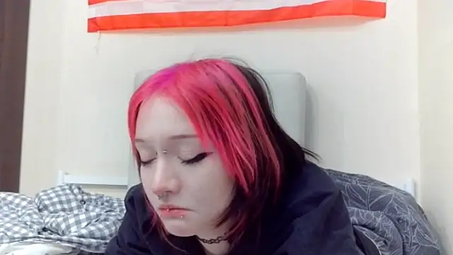 Snapshot of Shine_Luna chatting on 02.19.26 Shine Luna online show from 02.19.26