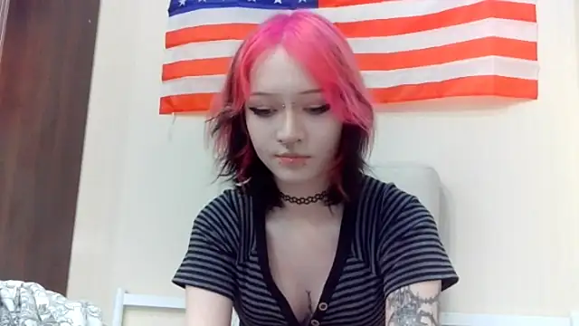 Snapshot of Shine_Luna chatting on 02.20.26 Shine Luna online show from 02.20.26