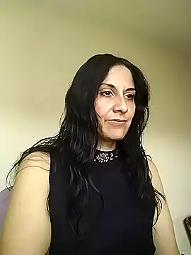 Snapshot of DommeVioleta chatting on 12.19.25 DommeVioleta online show from 12.19.25