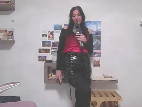 Snapshot of DommeVioleta chatting on 02.18.26 DommeVioleta online show from 02.18.26