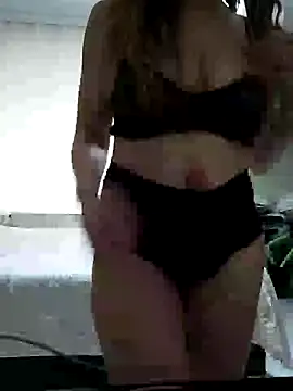 Snapshot of NovaMia chatting on 04.08.26 NovaMia online show from 04.08.26
