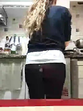 Snapshot of NovaMia chatting on 04.09.26 NovaMia online show from 04.09.26