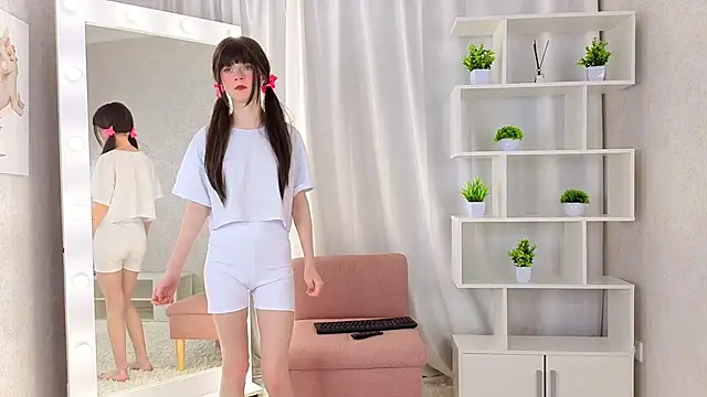 ViollaBloom online show from 02.10.26