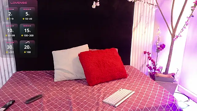 Snapshot of bella_moonlight_cr chatting on 04.13.26 bella moonlight cr online show from 04.13.26