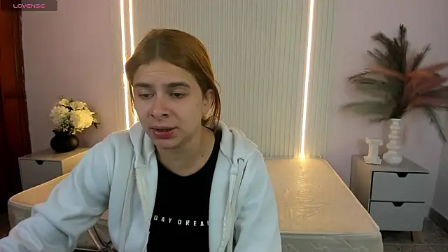 VivianOwen9 online show from 02.16.26