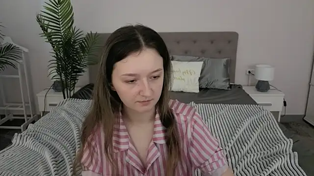 CyrenaLuxe online show from 03.22.26