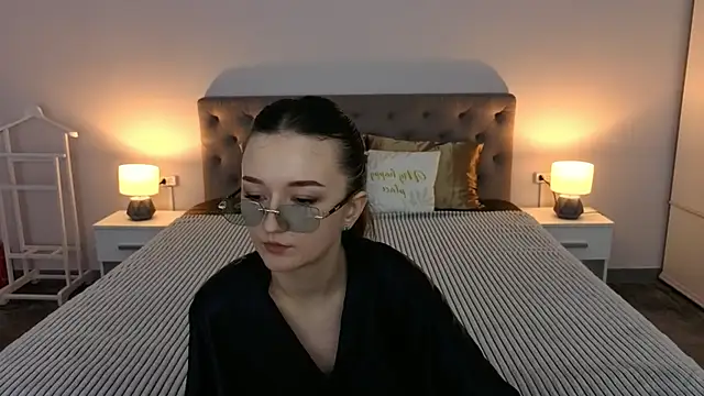 Snapshot of CyrenaLuxe chatting on 04.03.26 CyrenaLuxe online show from 04.03.26