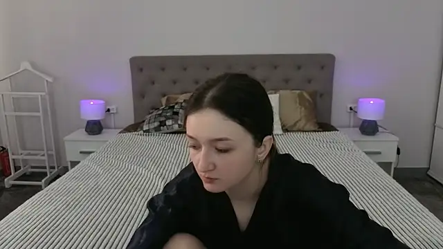 Snapshot of CyrenaLuxe chatting on 04.04.26 CyrenaLuxe online show from 04.04.26