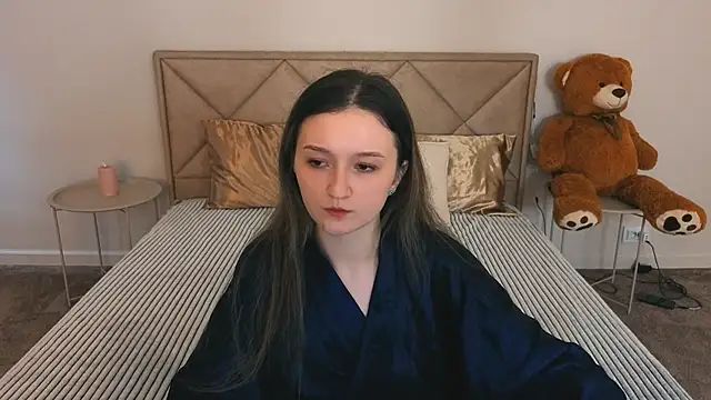 Snapshot of CyrenaLuxe chatting on 04.06.26 CyrenaLuxe online show from 04.06.26