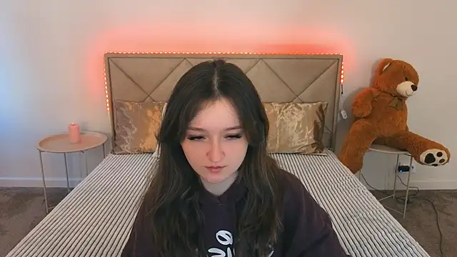 Snapshot of CyrenaLuxe chatting on 04.10.26 CyrenaLuxe online show from 04.10.26