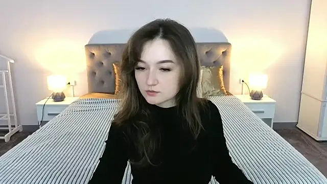 Snapshot of CyrenaLuxe chatting on 04.15.26 CyrenaLuxe online show from 04.15.26