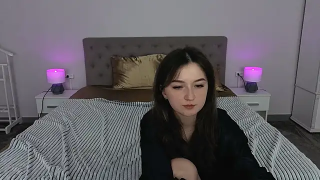Snapshot of CyrenaLuxe chatting on 04.15.26 CyrenaLuxe online show from 04.15.26