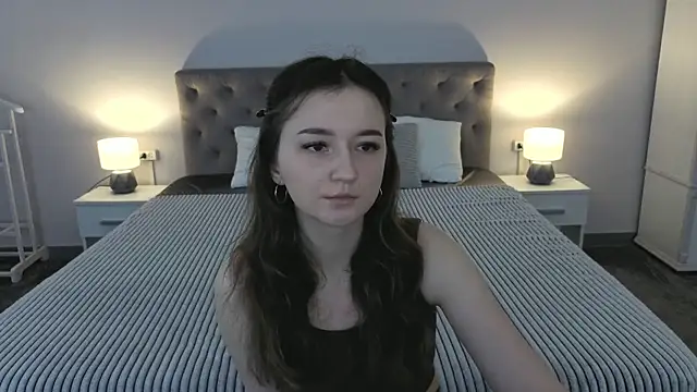 Snapshot of CyrenaLuxe chatting on 04.24.26 CyrenaLuxe online show from 04.24.26