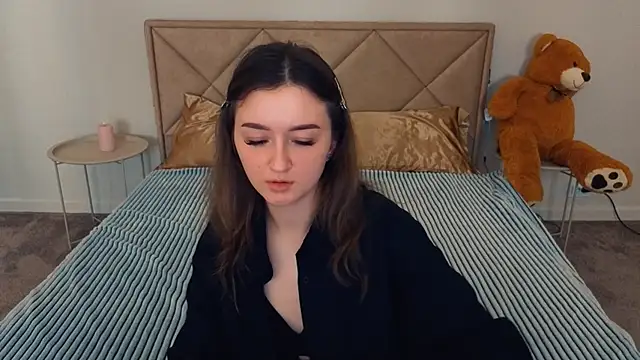 Snapshot of CyrenaLuxe chatting on 04.29.26 CyrenaLuxe online show from 04.29.26