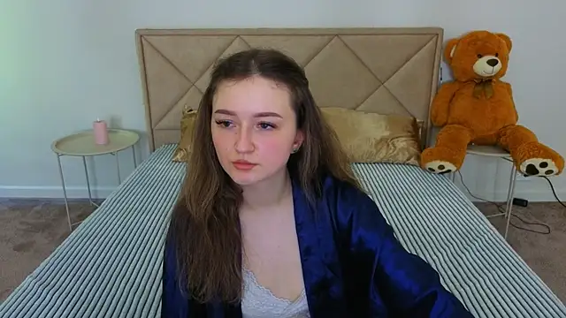 Snapshot of CyrenaLuxe chatting on 05.03.26 CyrenaLuxe online show from 05.03.26