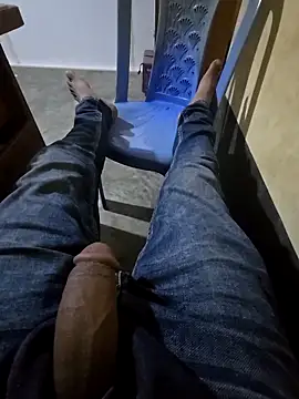 Snapshot of SHARIF12123 chatting on 12.23.25 SHARIF12123 online show from 12.23.25