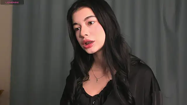 LisaColee online show from 04.06.26