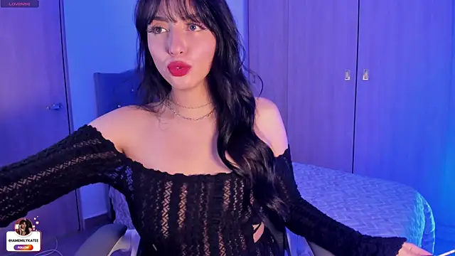 Snapshot of emily_kate_ chatting on 06.19.26 emily kate online show from 06.19.26