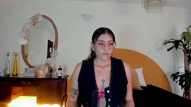 liaa moretti  online show from 02.10.26