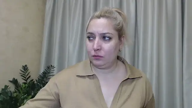 Snapshot of sweetpussy13 chatting on 12.11.24 sweetpussy13 online show from 12.11.24