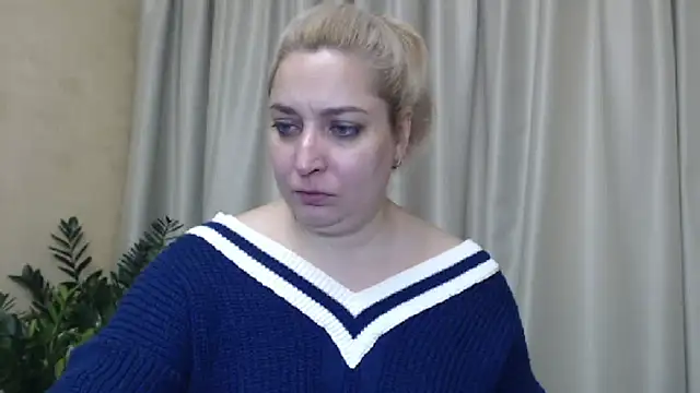 Snapshot of sweetpussy13 chatting on 12.13.24 sweetpussy13 online show from 12.13.24