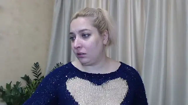 Snapshot of sweetpussy13 chatting on 12.14.24 sweetpussy13 online show from 12.14.24