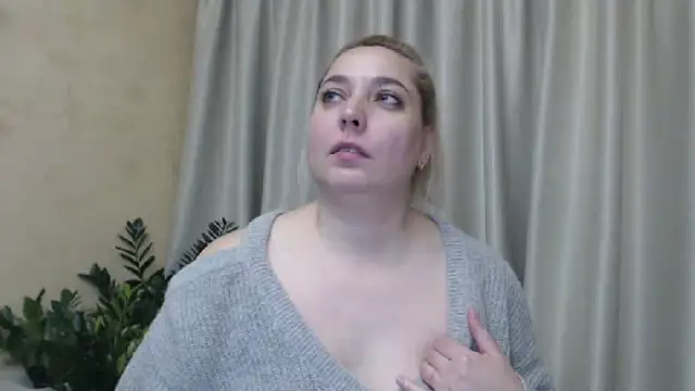 Snapshot of sweetpussy13 chatting on 12.14.24 sweetpussy13 online show from 12.14.24