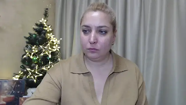 Snapshot of sweetpussy13 chatting on 12.19.24 sweetpussy13 online show from 12.19.24
