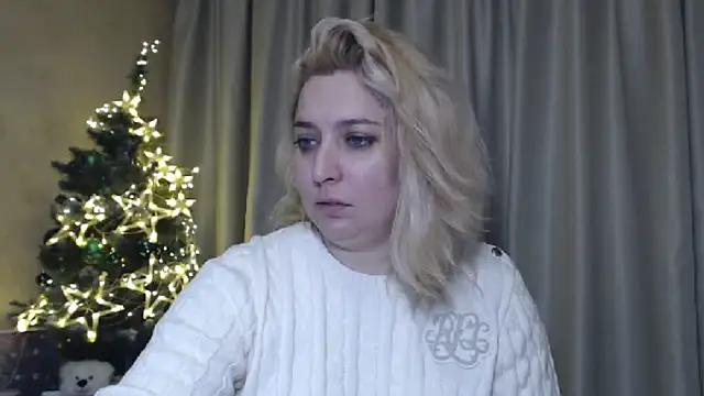 Snapshot of sweetpussy13 chatting on 12.31.24 sweetpussy13 online show from 12.31.24