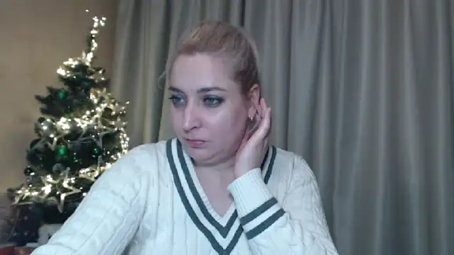 Snapshot of sweetpussy13 chatting on 01.09.25 sweetpussy13 online show from 01.09.25