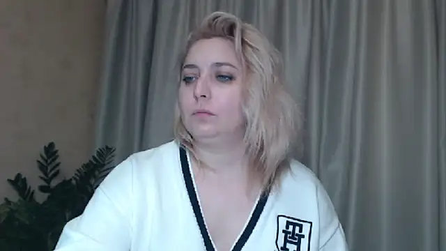 Snapshot of sweetpussy13 chatting on 01.12.25 sweetpussy13 online show from 01.12.25