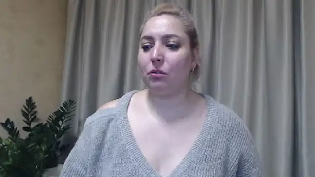 Snapshot of sweetpussy13 chatting on 01.28.25 sweetpussy13 online show from 01.28.25
