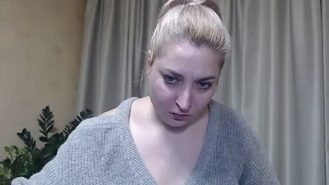 Snapshot of sweetpussy13 chatting on 01.31.25 sweetpussy13 online show from 01.31.25